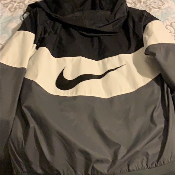 Nike Windbreaker - Picture 3 of 3